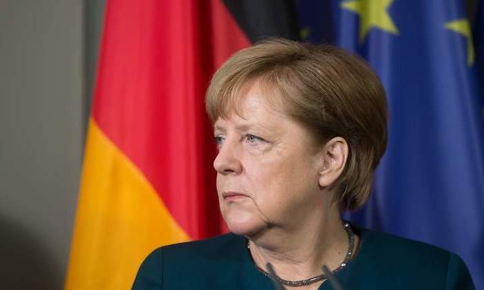 merkel-banderas-alemania-ue.jpg