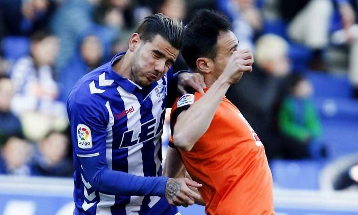 Theo-Hernandez-pugna-Eibar-2017-efe.jpg