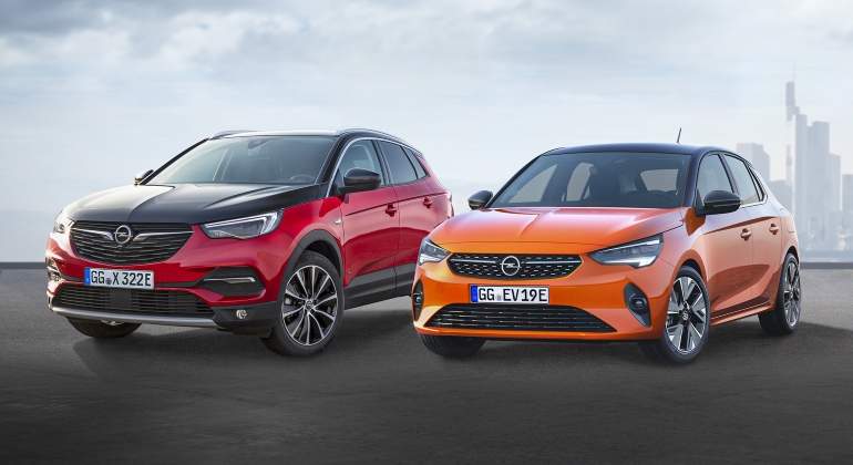 Los Opel e-Corsa y Grandland X-Hybrid.