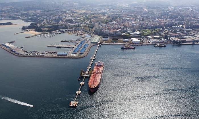 coruna-puerto-petroleo.jpg