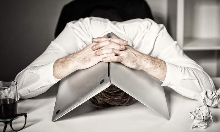 trabajador-quemado-burnout-dreamstime.jpg