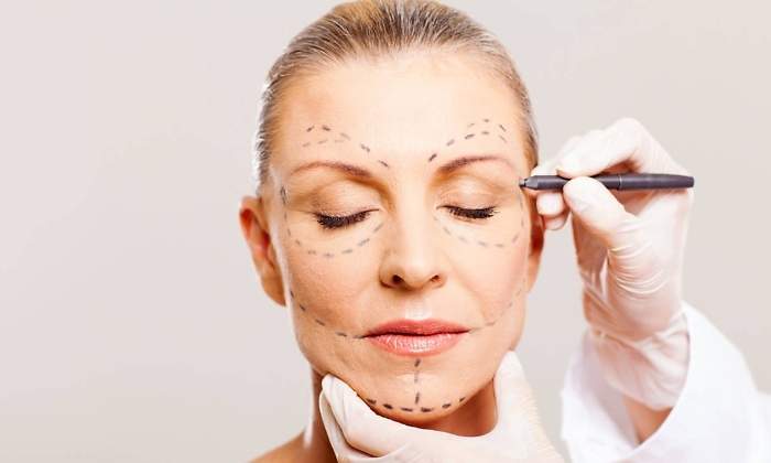 cirugia-estetica-lapiz-rostro-alamy.jpg