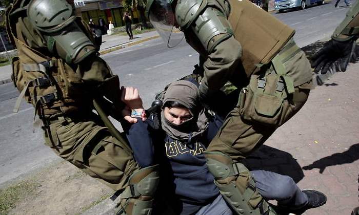 Carabineros-Reuters.jpg