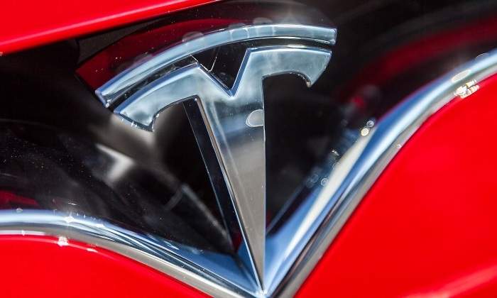 tesla-logo-coche.jpg