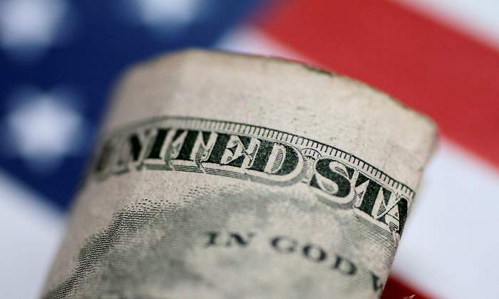 dolares-bandera-de-eu-reuters.jpg