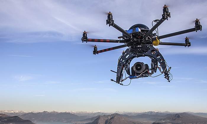 Dron-surcando-los-cielos. Getty Images