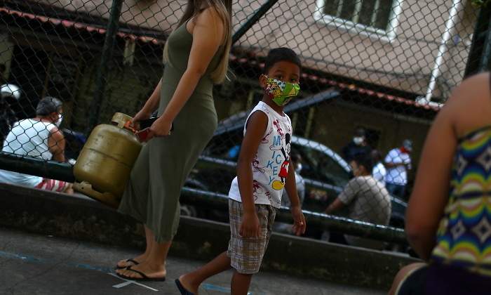 coronavirus-brasil-nino-reuters.jpg