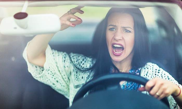 Mujer-en-coche-iStock.jpg