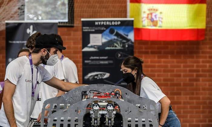 EuropaPress_3848543_varios_estudiantes_encuentro_segunda_jornada_european_hyperloop_week_ehw.jpg