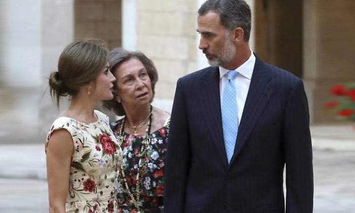 felipe-vi-congela-sueldo-reinas-cuarto-ano-770.jpg