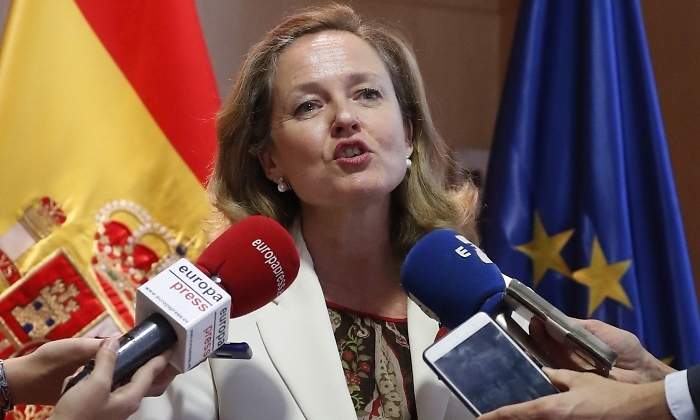 calvino-nadia-espana-ue-banderas-microfonos-efe.jpg