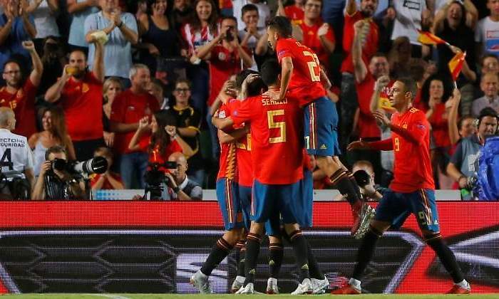 espana-celebra-pina-croacia-reuters.jpg