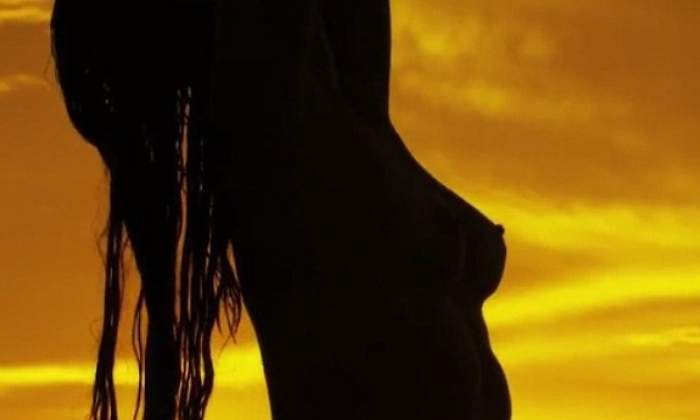 ambrosio-topless-770.jpg