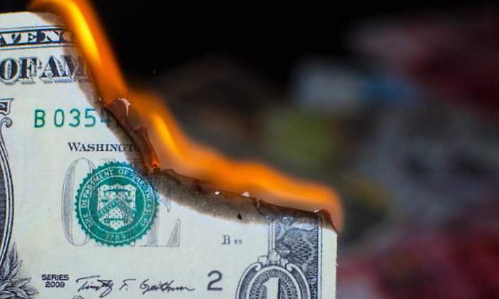 dolar-ardiendo-billete.jpg