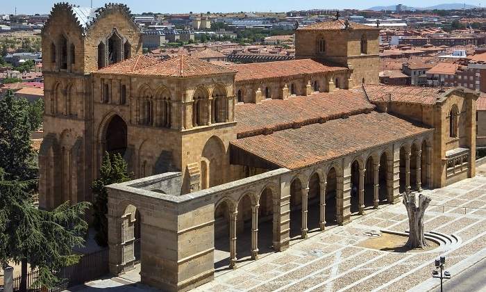 monasterio-avila-dreamstime.jpg