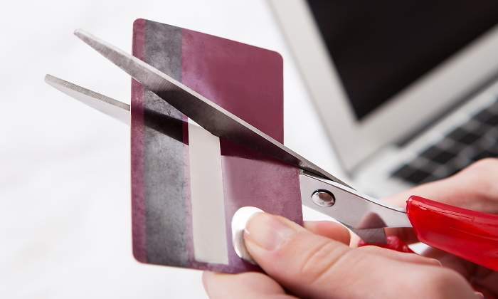 banco-bloquea-cuenta-tarjeta-rota-istock.jpg
