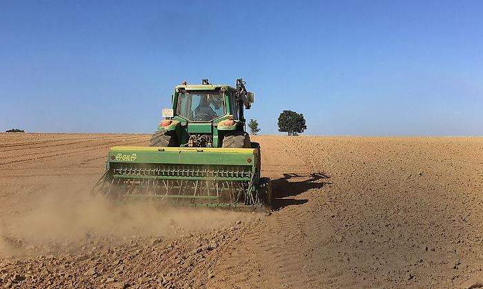 agricultura-tractor-sequia-770.jpg