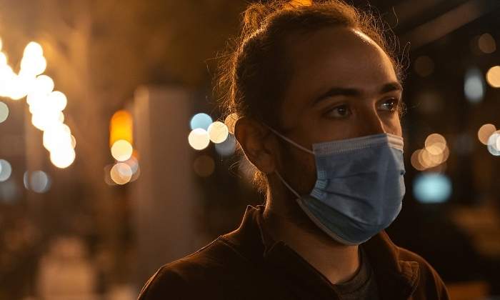 hombre-mascarilla-covid-coronavirus.jpg
