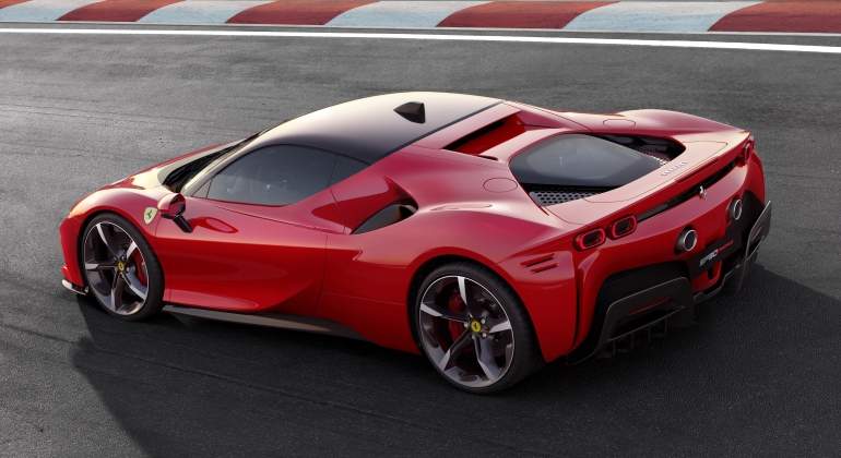 SF90 Stradale, el primer híbrido enchufable de Ferrari.