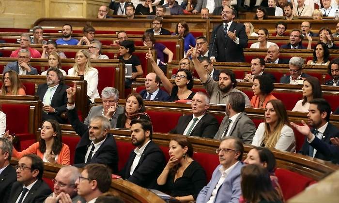 parlament-6sep17-efe.jpg