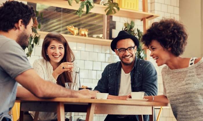 milenials-espanoles-jovenes-rien-cafe-alamy.jpg