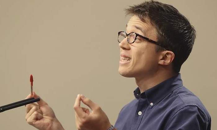 errejon-boligrafo-congreso-dic2016-efe.jpg