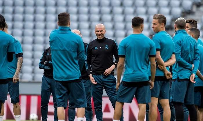 Zidane-sonrisa-charla-Bayern-2018-efe.jpg