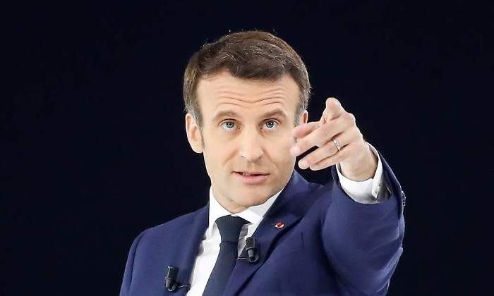 macron-senala.jpg