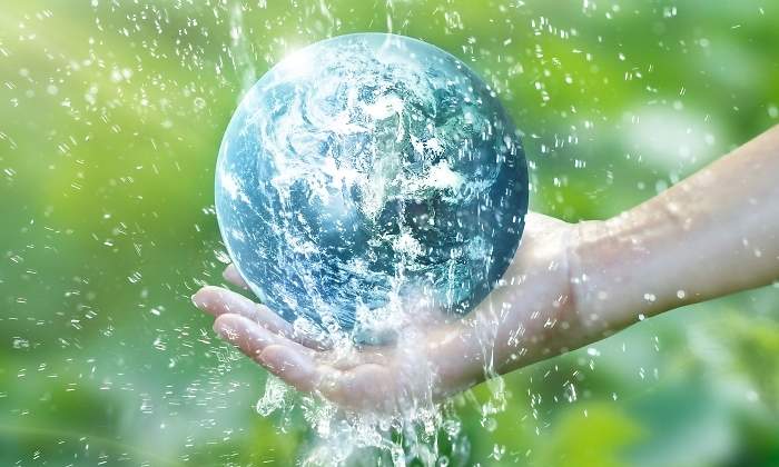 agua-planeta-mano-dreamstime.jpg