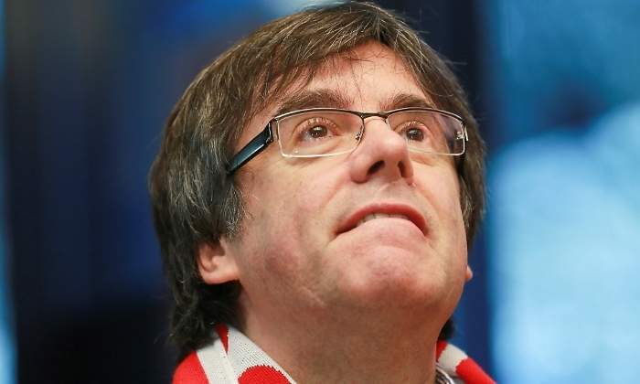 puigdemont-bufanda-girona-efe.jpg