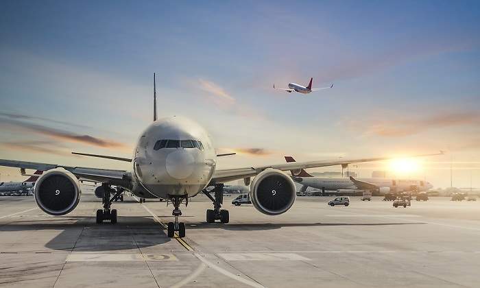 Gran-avion-en-un-aeropuerto-iStock.jpg