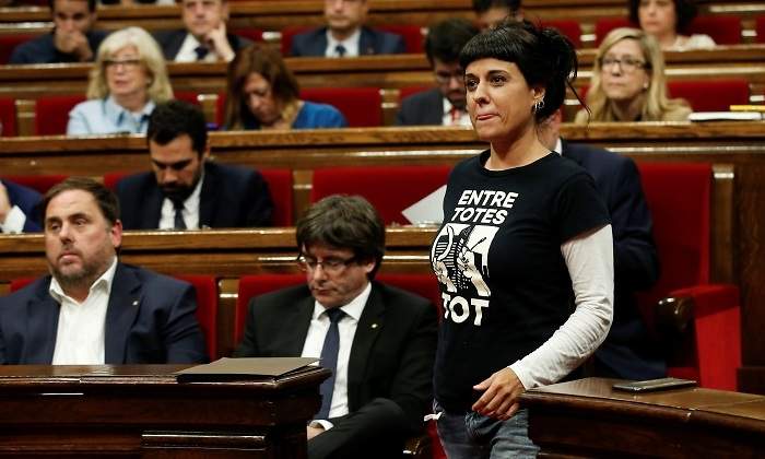 anna-gabriel-parlament-puigdemont-10octubre-reuters.jpg