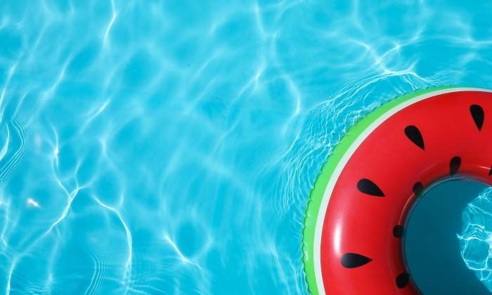 piscina-flotador-sandia-recurso-dreamstime.jpg