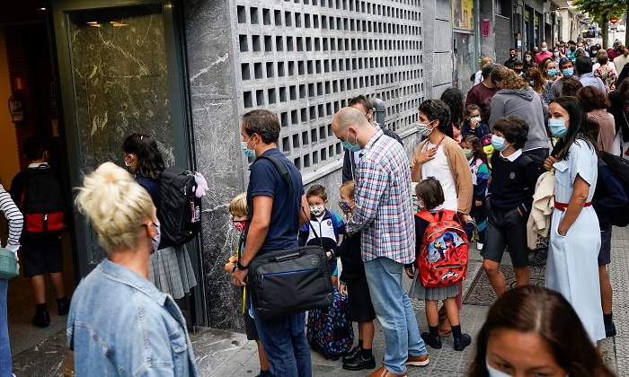 coronavirus-colegio-aglomeracion-bilbao-reuters.jpg