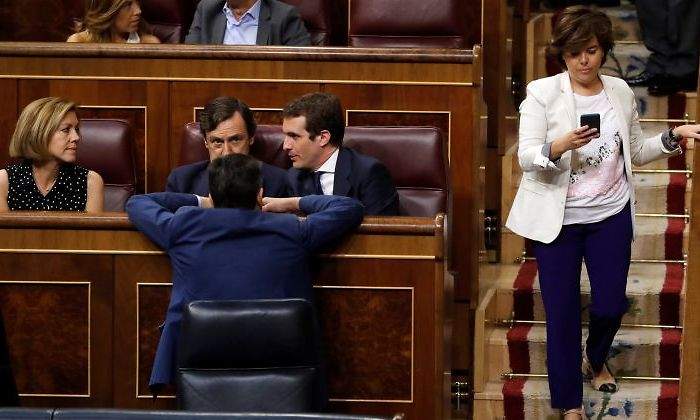 santamaria-casado-cospedal-congreso-efe.jpg