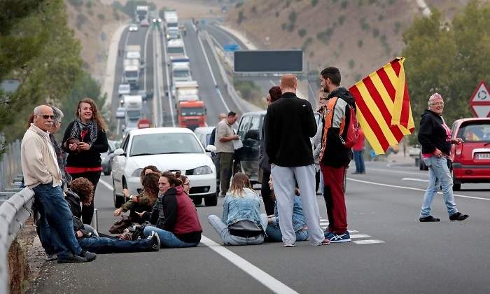 huelga3O-cataluna-autoviaA2-efe.jpg