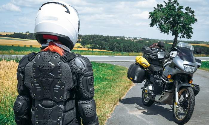 conductor-motocicleta-proteccion-dreamstime.jpg