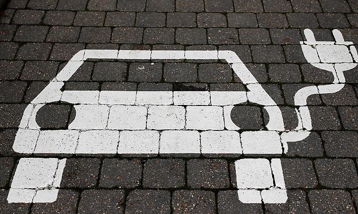 coche-electrico-silueta-pixabay-770x420.png