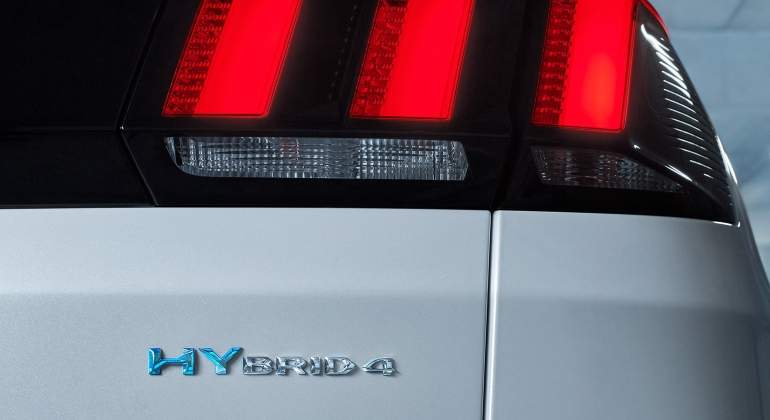 Detalle del SUV 3008 híbrido 4x4.