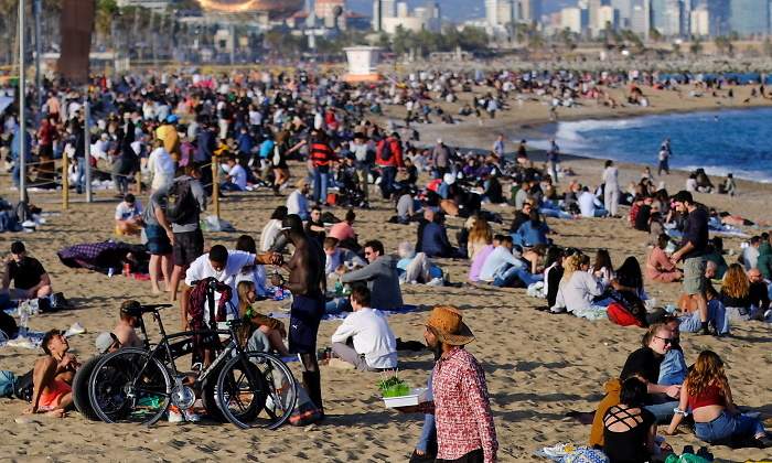 barcelona-playa-coronavirus-reuters.jpg