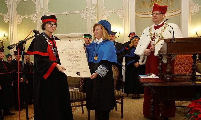 Coral-Barbas-_Honoris-Causa-Bialystok-defini.jpg