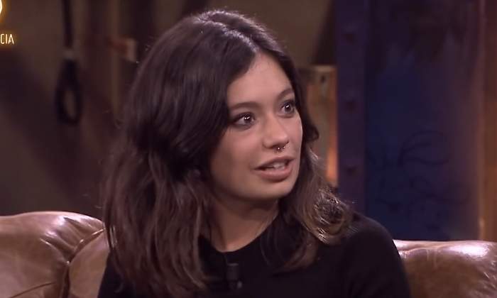 anna-castillo-dinero-banco.jpg