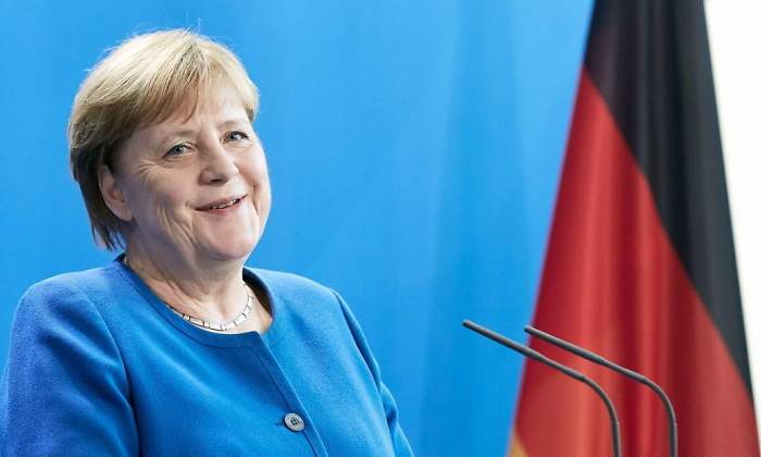 merkel-rie-alemania.jpg