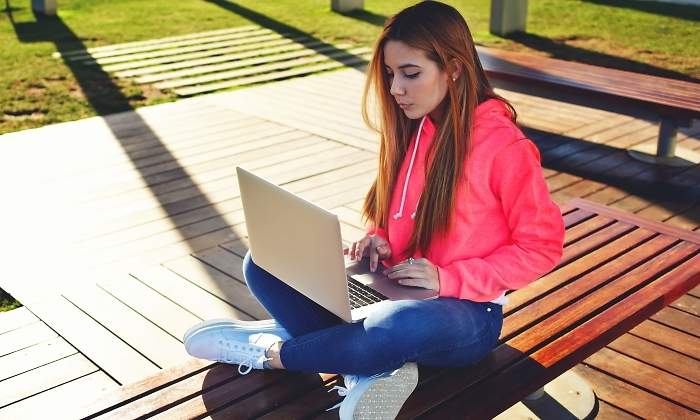 estudiante-erasmus-portatil-dreamstime.jpg