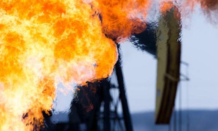 petroleo-martillo-fuego.jpg