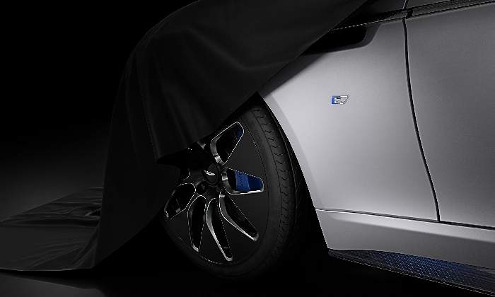 aston-martin-rapide-e-rueda.jpg