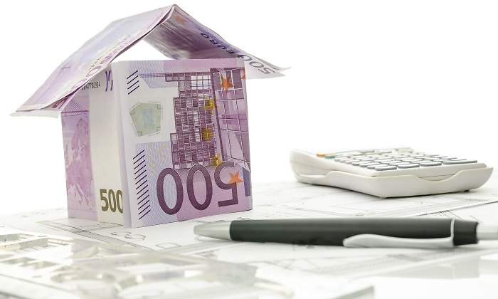 casa-billetes500-calculadora-dreamstime.jpg
