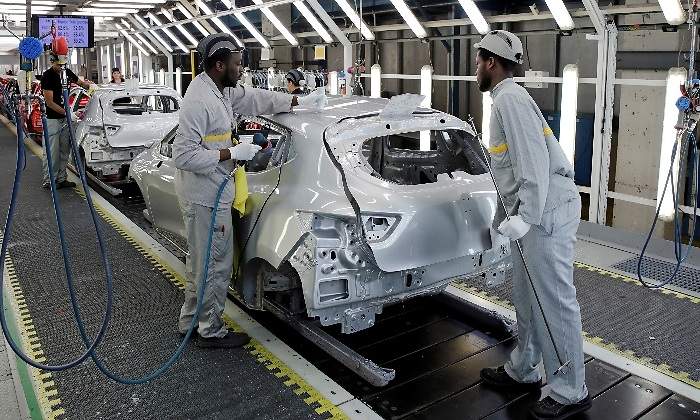 coche-fabrica-reuters.jpg