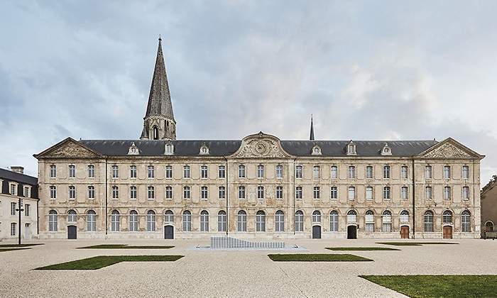 Louis-Vuitton-1.jpg