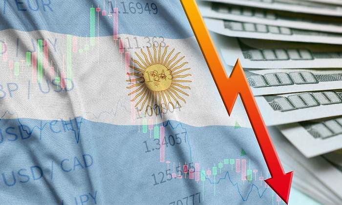 argentina-riesgo-bandera-pesos-dreamstime.jpg